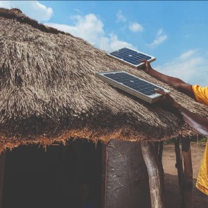 Afrique : L'AFRIQUE ADOPTE UN MARCHÉ SOLAIRE DE 8 MILLIARDS DE DOLLARS POUR LA MISE HORS RÉSEAU