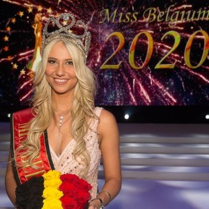 Vidéo : après avoir chuté sur scène et fait tomber son soutien-gorge, Celine Van est élue Miss Belgique