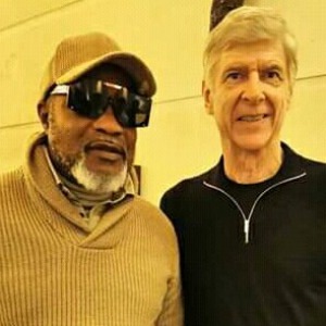 La photo d’une recontre entre Koffi Olomide et Arsène Wenger affole la toile