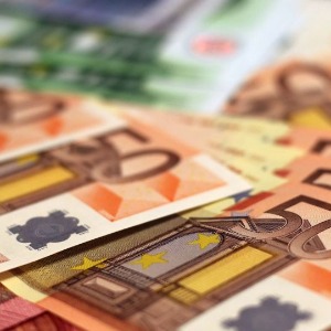 France : Euros En France, les 10% les plus riches concentrent la moitié des richesses du pays