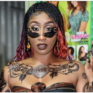 PEOPLE : Victoria Kimani  la chanteuse partage une scène racée, sexy à partir d’une séance vidéo