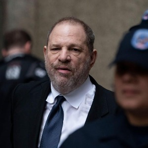 PEOPLE  : Incarcéré à New York depuis quelques, Harvey Weinstein s’est blessé à Rikers Island