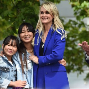 PEOPLE : Laeticia Hallyday prend une énorme décision pour son amie Luana Belmondo