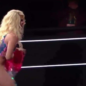 PEOPLE : Une candidate de téléréalité perd sa robe en plein direct… et elle ne portait pas de dessous !