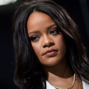 PEOPLE : Rihanna : la chanteuse s’est fixé un âge pour devenir Maman