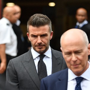PEOPLE : David Beckham l’ancien footballeur soutient le personnel soignant