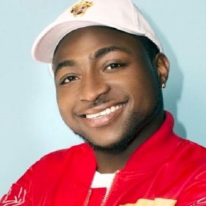 PEOPLE : Davido partage un beau portrait de sa petite amie et de ses enfants