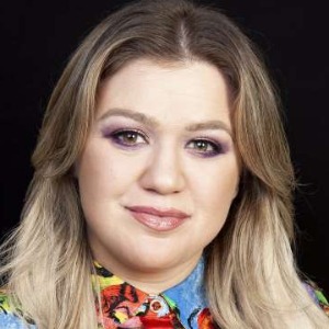 PEOPLE : Kelly Clarkson enregistre le single «I Dare You» en cinq langues