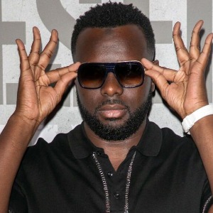 PEOPLE : Maître Gims se dévoile sans lunettes avec sa fille