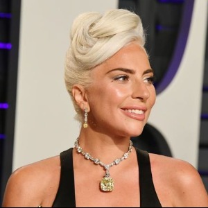 PEOPLE : Lady Gaga dévoile son nouveau make up à travers un portrait ultra glamour !