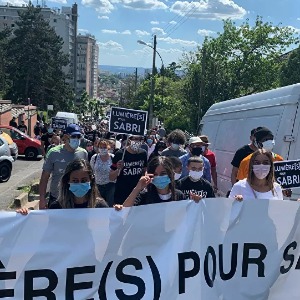 VAL D'OISE : Argenteuil une marche blanche en hommage à Sabri, mort à moto, rassemble des centaines de personnes à Argenteuil - images