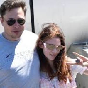 PEOPLE Elon Musk et Grimes : les deux stars changent le prénom de leur enfant