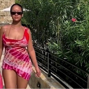 PEOPLE : La robe de Rihanna mise en vente pour soutenir les organisations caritatives mobilisées pour George Floyd