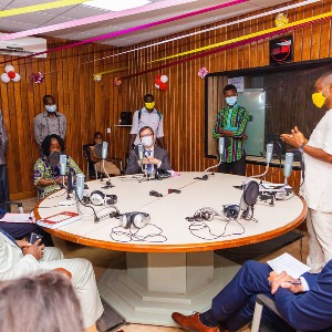 AFRIQUE Bénin : l’ambassadeur de la France et l’AFD rend visite à la radio scolaire éducative du Bénin