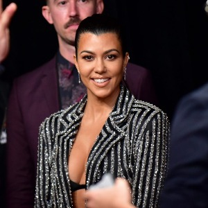 PEOPLE : Kourtney Kardashian érotique au beau milieu de coeurs géants sur Instagram !