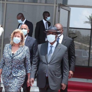 AFRIQUE 2050  : POLITIQUE Alassane Ouattara et son épouse ont quitté́ Abidjan pour un séjour en France