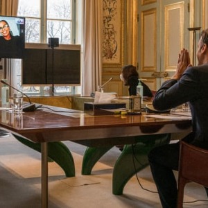 FRANCE A FRIC  : Nouveaux invités au Sommet France-Afric, le Guardian journal anglo-saxon a été le seul journal invité à assister à la discussion