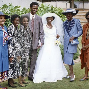 AFRIQUE2050 : Dans de vieilles photographies de famille, l'artiste sud-africaine Lebohang Keganye reconstitue la vie de sa défunte mère