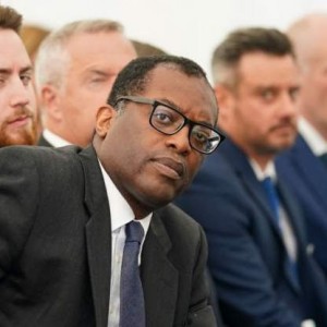 ROYAUMME UNI : NOMINATION  DE La première personne noire à assumer un rôle de premier plan dans la politique britannique est à la mode au Ghana