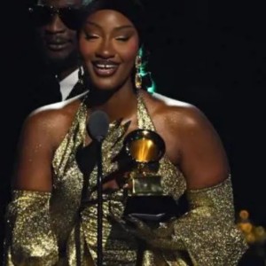 La sensation mondiale Tems remporte un grand prix aux Grammy Awards 2025