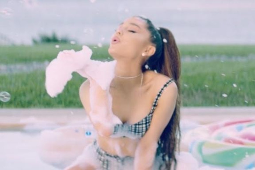 "Bed" : Nicki Minaj et Ariana Grande jouent les sirènes dans un décor paradisiaque