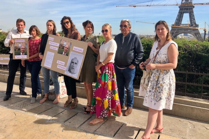 Paris : famille et amis de Mathias Echène manifestent à Paris contre son extradition de Bali vers Hong-Kong
