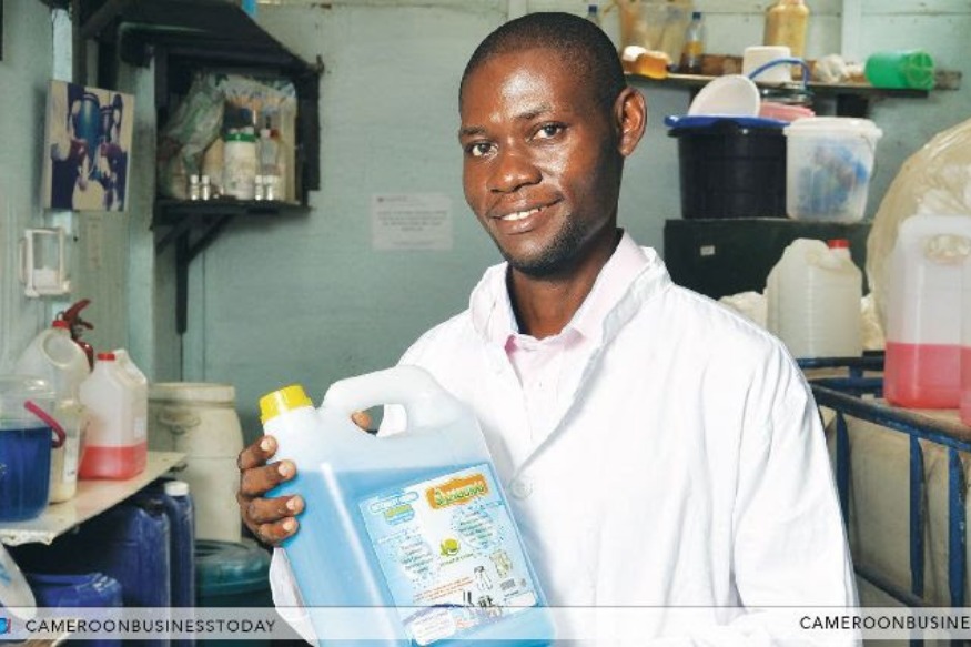 Un chimiste camerounais nettoie l'environnement avec du savon à l'huile usée