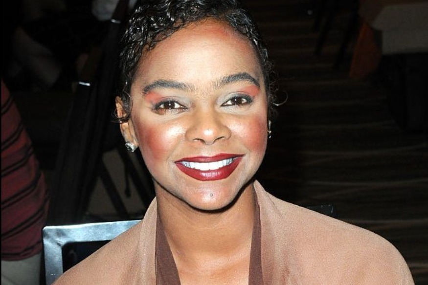 PEOPLE : Lark Voorhies  écarter de «Sauvés par le Gong», elle pense que ses troubles bipolaires…