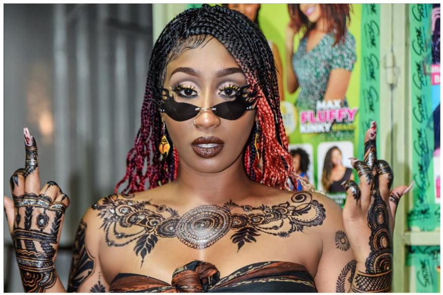 PEOPLE : Victoria Kimani  la chanteuse partage une scène racée, sexy à partir d’une séance vidéo