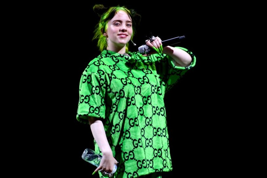 PEOPLE : Billie Eilish se déshabille en plein concert et surprend tout le monde (vidéo)