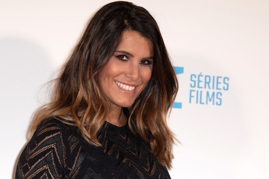 PEOPLE : Karine Ferri sexy  décolleté et jeu de jambes dévoilés dans une robe ultra-fendue (wow !)