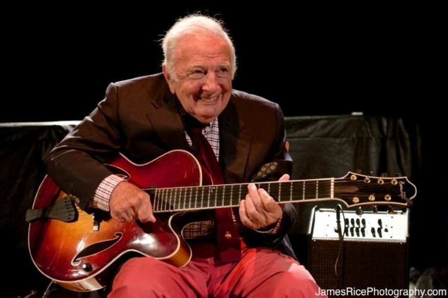 PEOPLE : Bucky Pizzarelli le célèbre guitariste perd la bataille contre le coronavirus