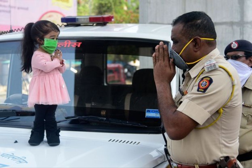 Inde : Jyoti Amge, la plus petite femme au monde, encourage au confinement