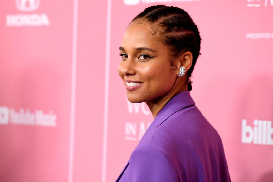 PEOPLE : Alicia Keys - la chanteuse sort une nouvelle chanson pour ceux qui continuent à travailler