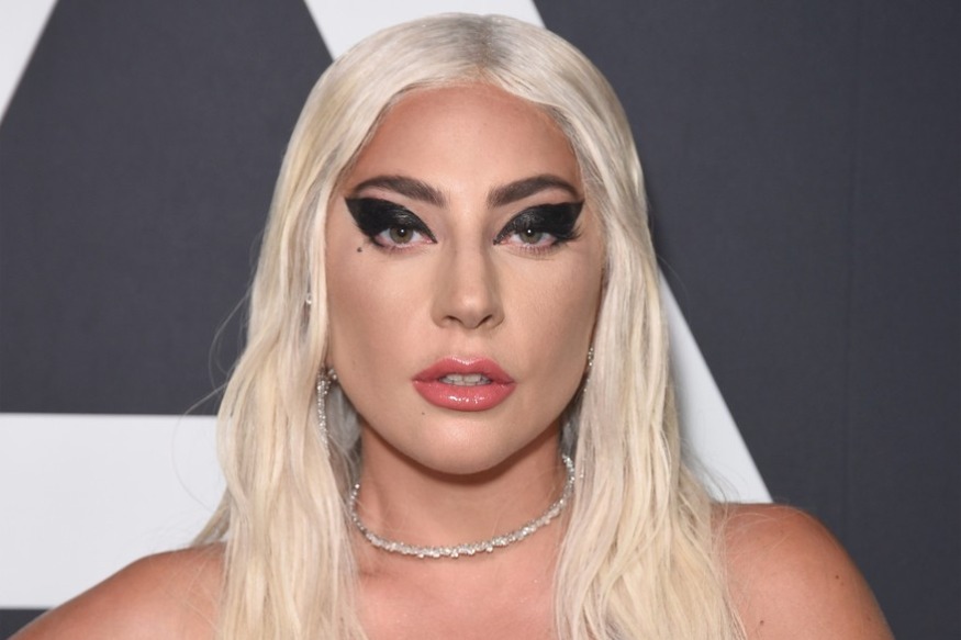 PEOPLE : Lady Gaga est la reine du célèbre Met Gala la star enflamme le tapis rouge avec ses tenues sexy