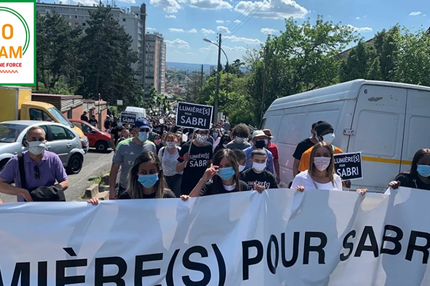 VAL D'OISE : Argenteuil une marche blanche en hommage à Sabri, mort à moto, rassemble des centaines de personnes à Argenteuil - images