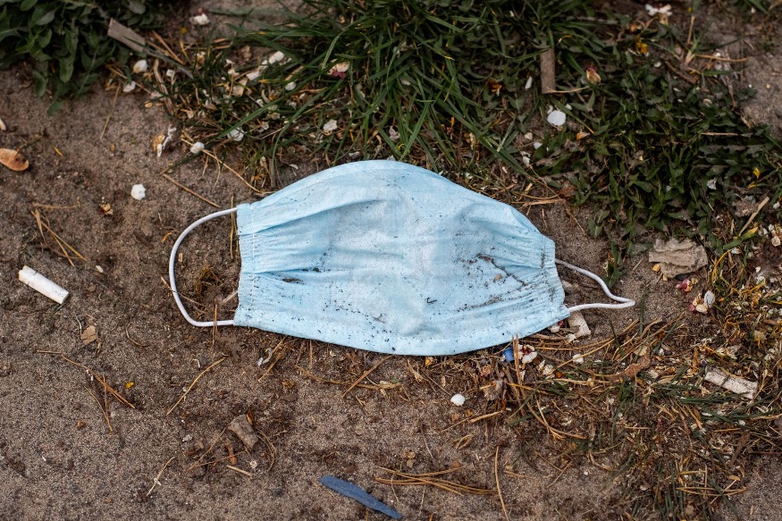 ENVIRONNEMENT : Peut-on recevoir une amende pour un masque jeté par terre ?