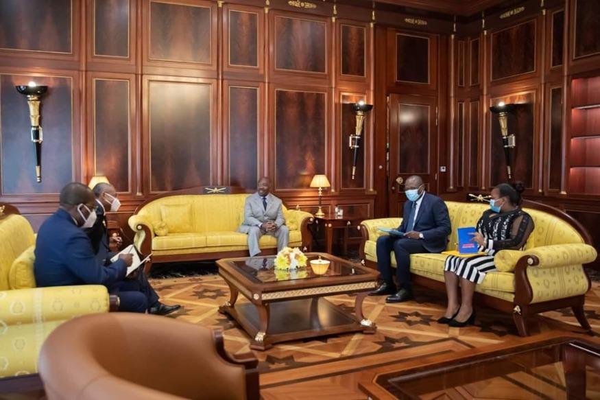 GABON : Les audiences s'en chaînent à la présidence avec le Sosie