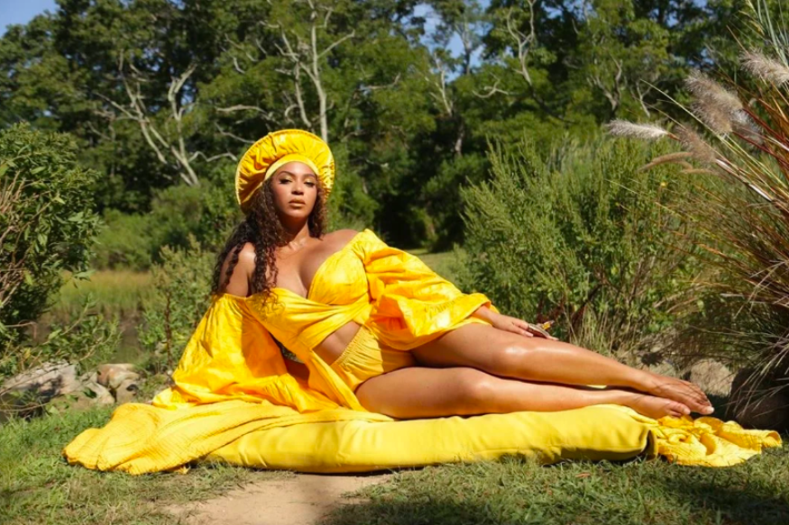 AFRIQUE 2050 :  "Black Is King" fait référence à diverses traditions africaines à travers la mode