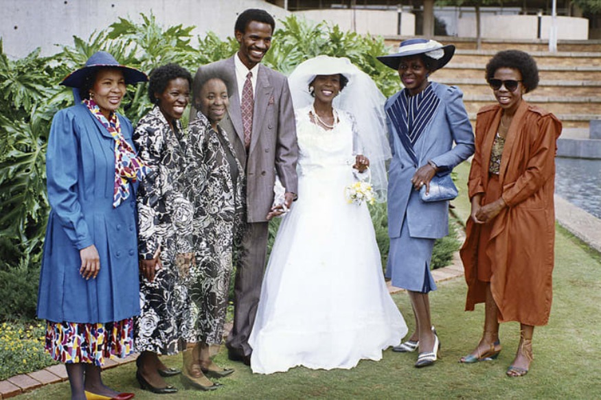 AFRIQUE2050 : Dans de vieilles photographies de famille, l'artiste sud-africaine Lebohang Keganye reconstitue la vie de sa défunte mère