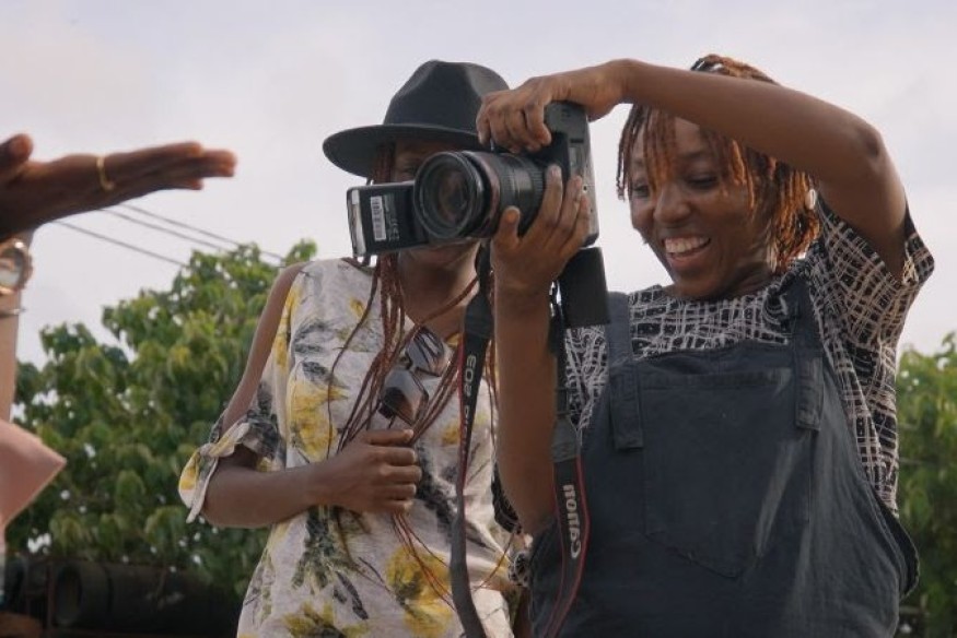 Utiliser le maquillage créatif comme moyen de représenter des femmes africaines fortes