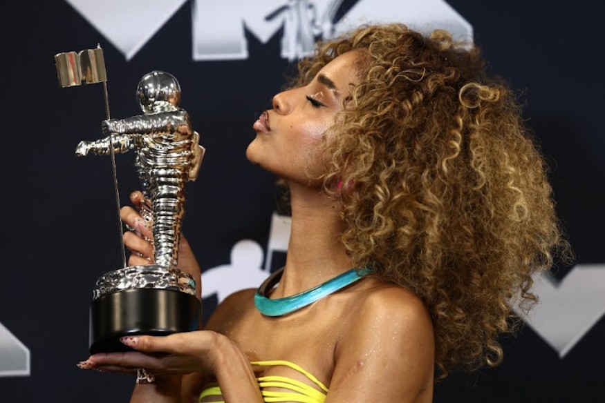 Tyla met en lumière la diversité de la musique africaine dans son discours lors des MTV VMA.